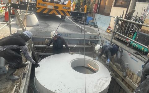 ４号人孔(φ1800mm)築造工
